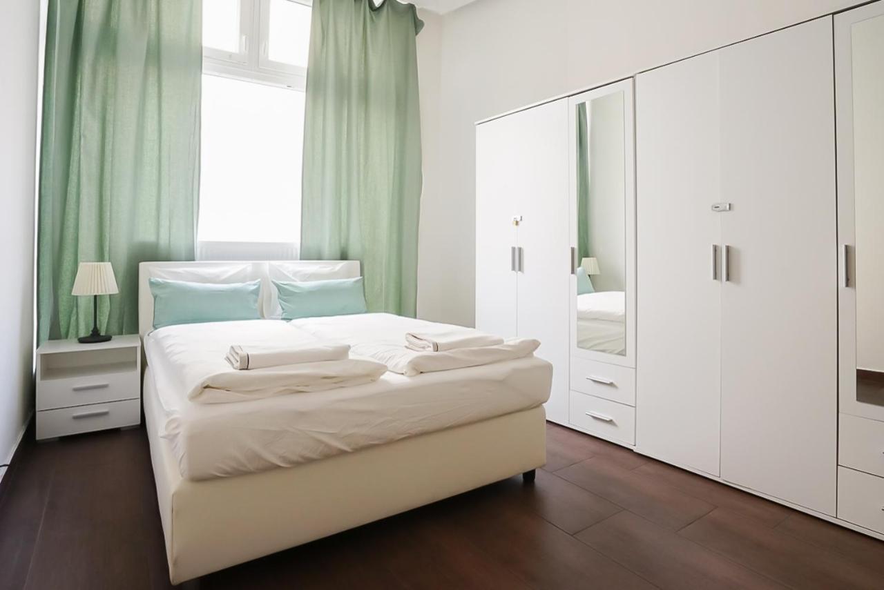 Wonderful Big Near Yppen Market Appartement *