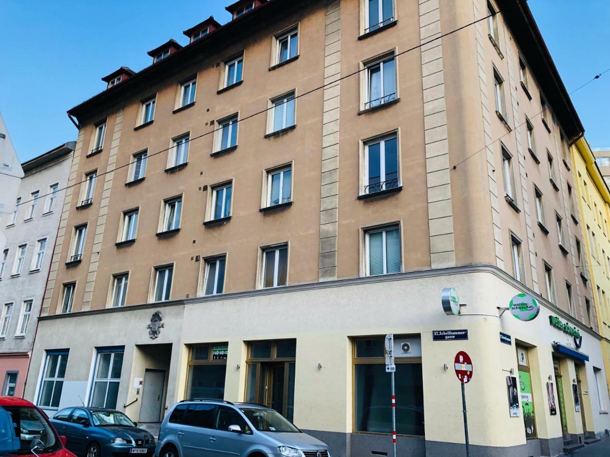 Wonderful Big Near Yppen Market * Wien